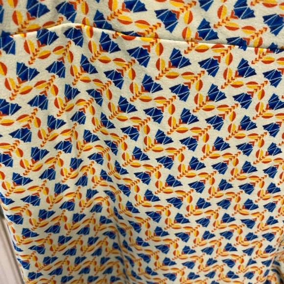 LuLaRoe Printed Soft Leggings Tall & Curvy L XL - Picture 3 of 6